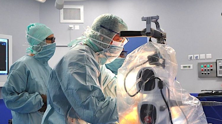 ROBOT - Technologie de pointe pour la chirurgie du genou à Pau
